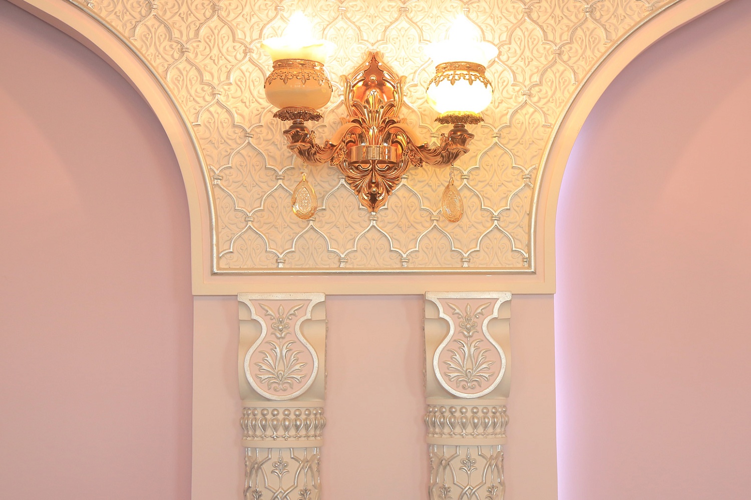 Акцент на металликах! Всё о золотой краске для интерьера и экстерьера Броско Металлик