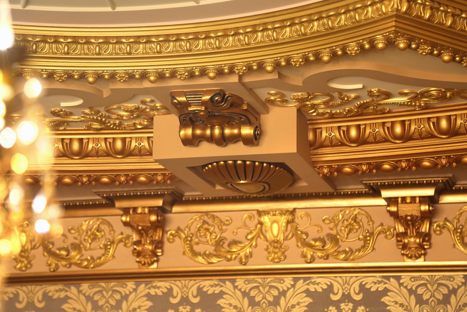 Акцент на металликах! Всё о золотой краске для интерьера и экстерьера Броско Металлик